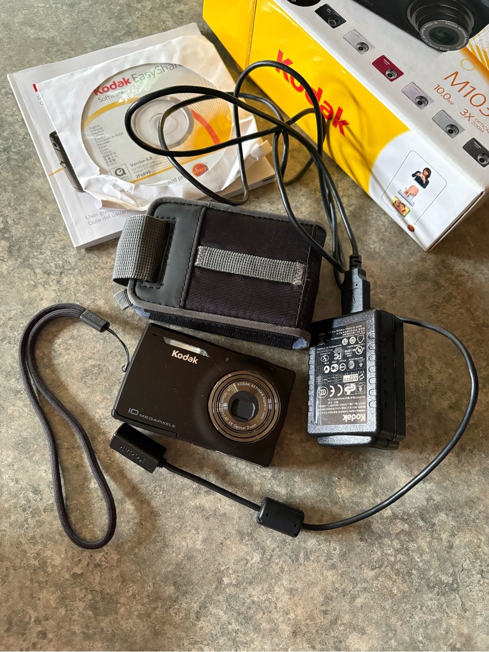 Black Kodak M1033 10.0 Mega Pixel Digital Camera with Charger Not Holding Charge